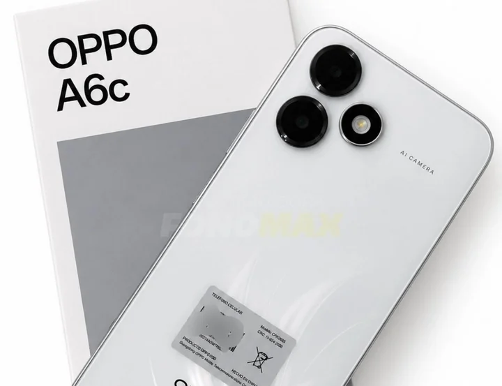 OPPO A6C blanco y su caja en fotografía del catálogo FONOMAX